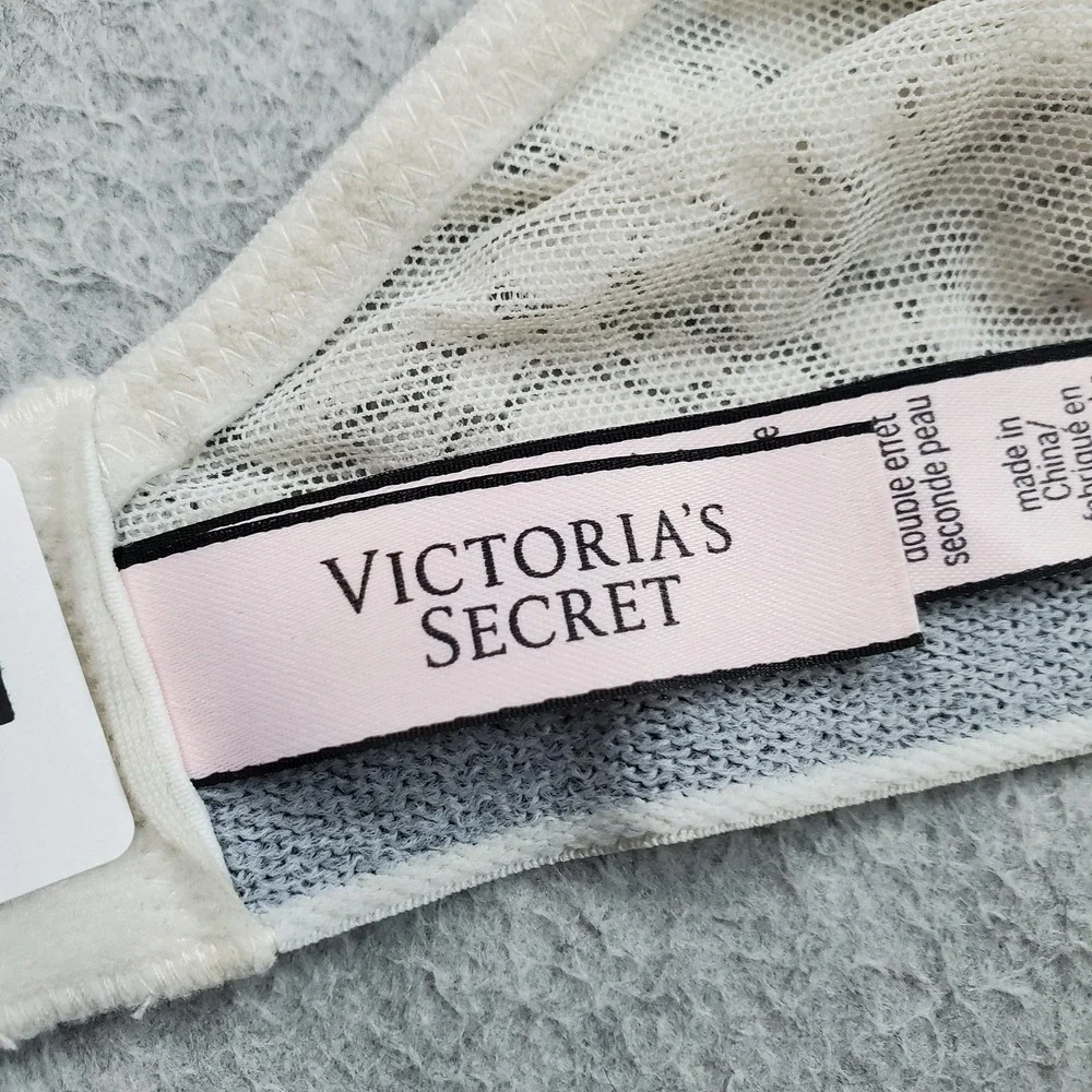 Victoria's Secret Women Bra 34B White Lightly Lined Underwired Lace Logo READ